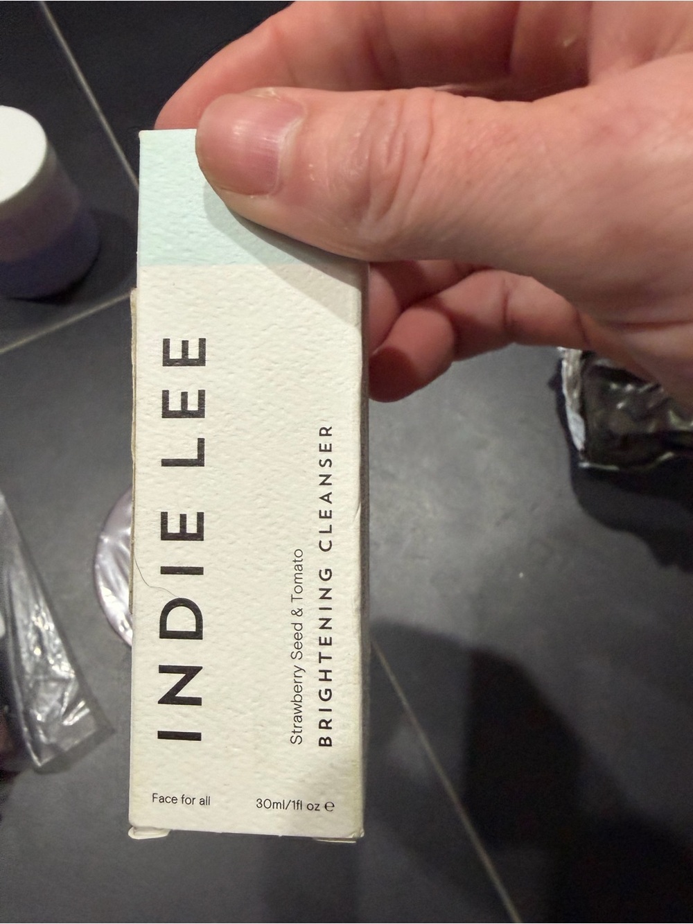 Indie Lee Brightening Cleanser - White/Light Mint